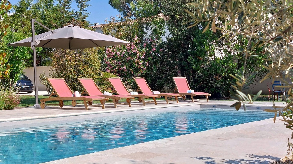 St.-Remy-de-Provence Villa | Villa Art-Déco, 5 mn walk from the city center of Saint-Rémy- Pool, Clim - 4ps