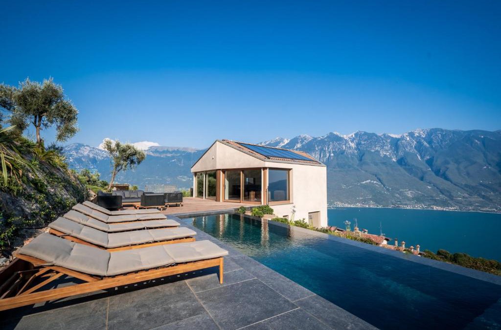 Arias Villa | Villa Arias lake view