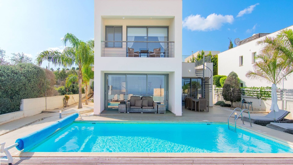 Latchi Cottage | Villa Arum - a villa that sleeps 6 guests in 3 bedrooms
