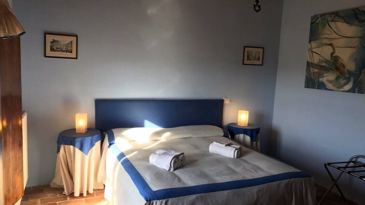 Vitorchiano Apartment | Villa Arzilla - TULIP ROOM