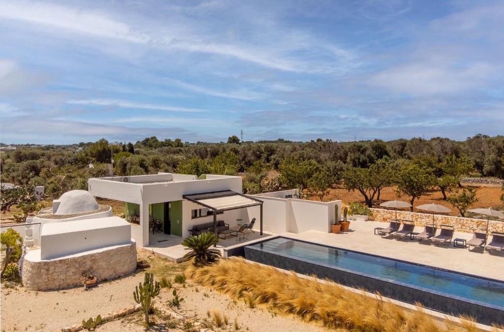 Carovigno Villa | Villa Aspri con Piscina a Sfioro