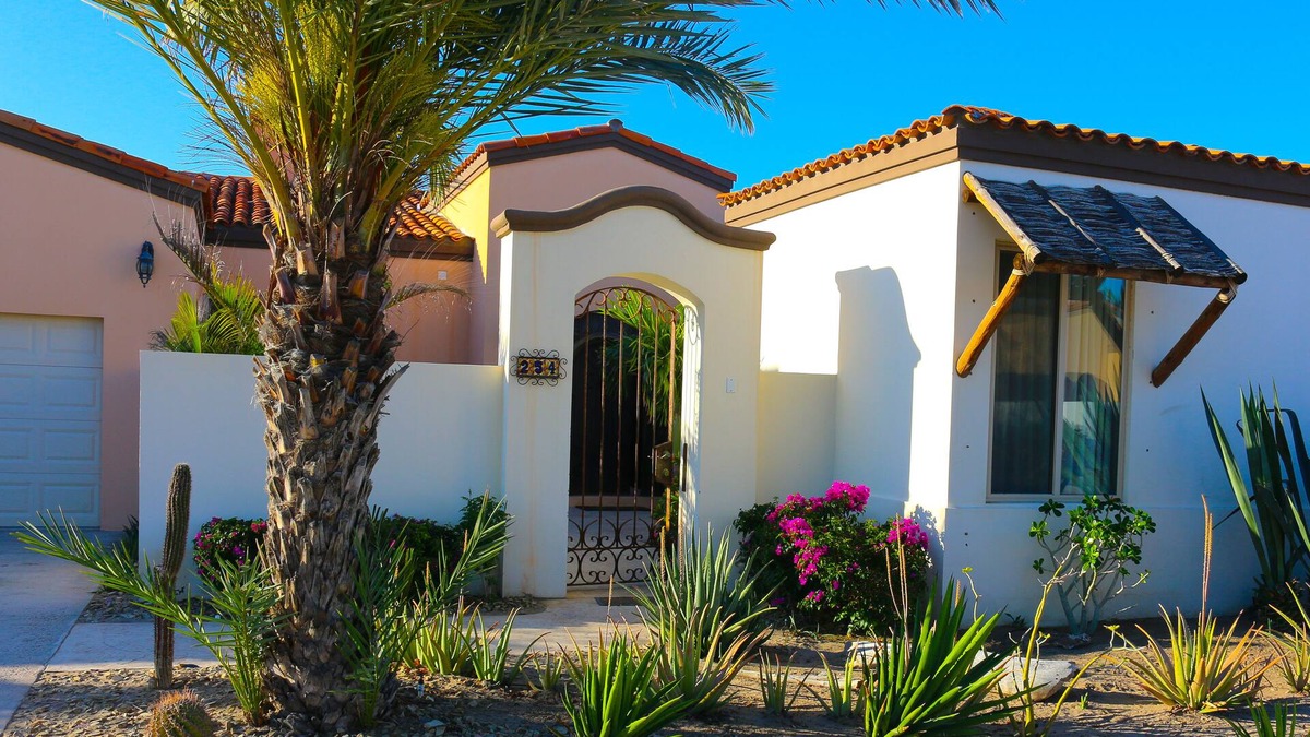 La Paz Villa | Villa at Golf Resort One Block to Beach - Maid, Concierge and Chef-Meal Services