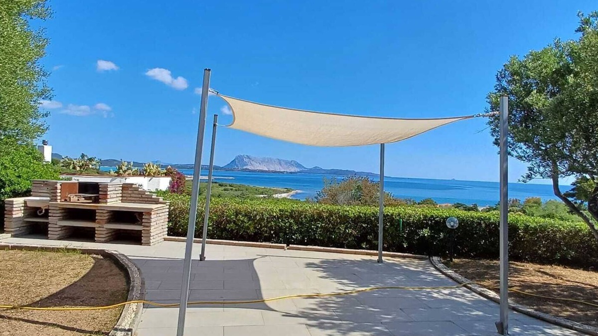 San Teodoro City Centre Villa | Villa at San Teodoro - near the sea and city center: nature, views and silence!