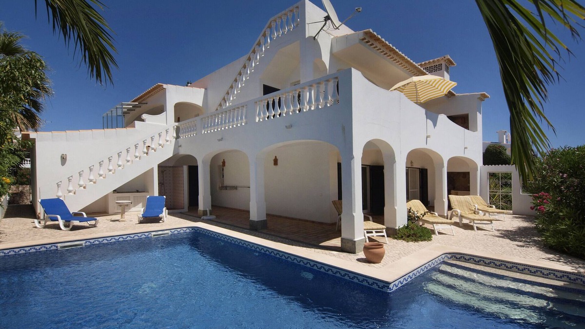 Praia da Luz Ski Chalet | Villa Atlantico, pool and garden, close to the beach
