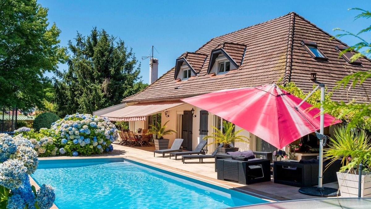 Tarnos Villa | Villa 'Au Coeur Des Pins' with Private Pool, Private Garden and Wi-Fi