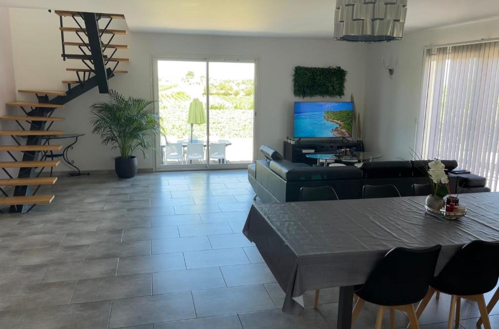 Pinet Villa | Villa avec vue sur vignes à 15min des plages
