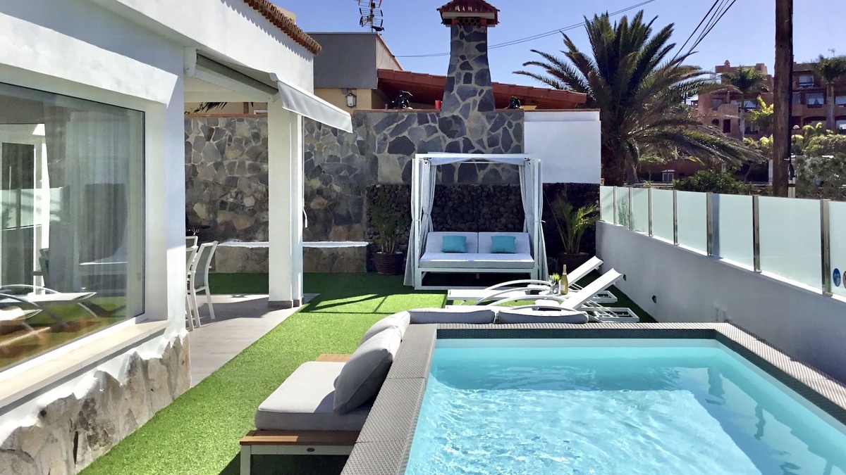 Palm-Mar Villa | Villa Bahía Azul está a 50 metros de la playa , con vista preciosa al mar.