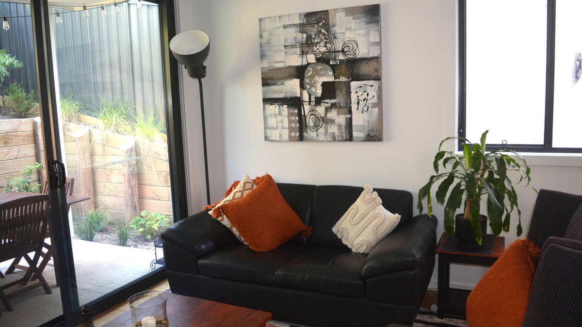 Adamstown House | Villa Bailey - Central Luxury in Newcastle