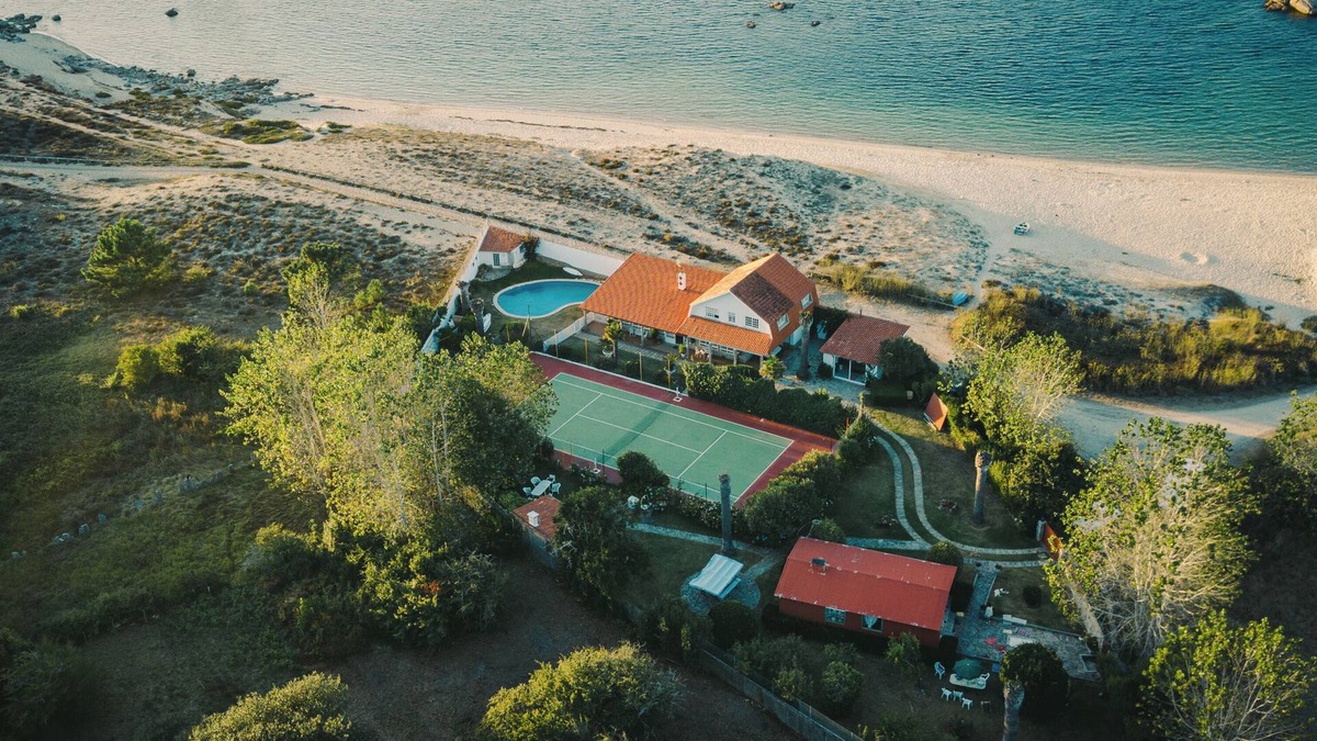 O Grove Villa | Villa Balea de O Grove, Paradise by the sea: villa with swimming pool and tennis court