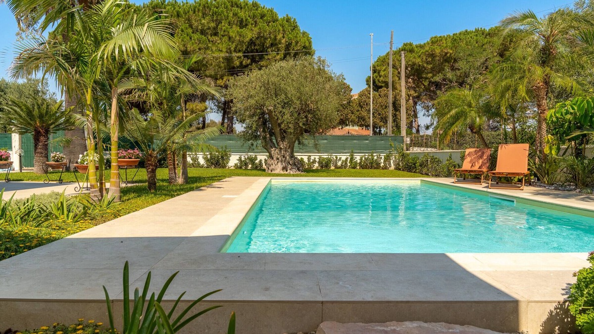 Arenella Villa | Villa Bali with Pool by Wonderful Italy