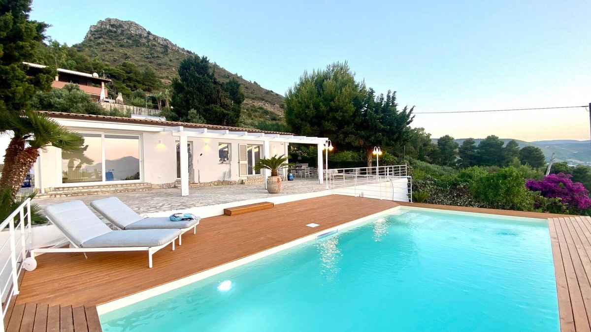 Castellammare del Golfo Villa | Villa 'Ballerina Bianca' with Private Pool, Wi-Fi and Air Conditioning