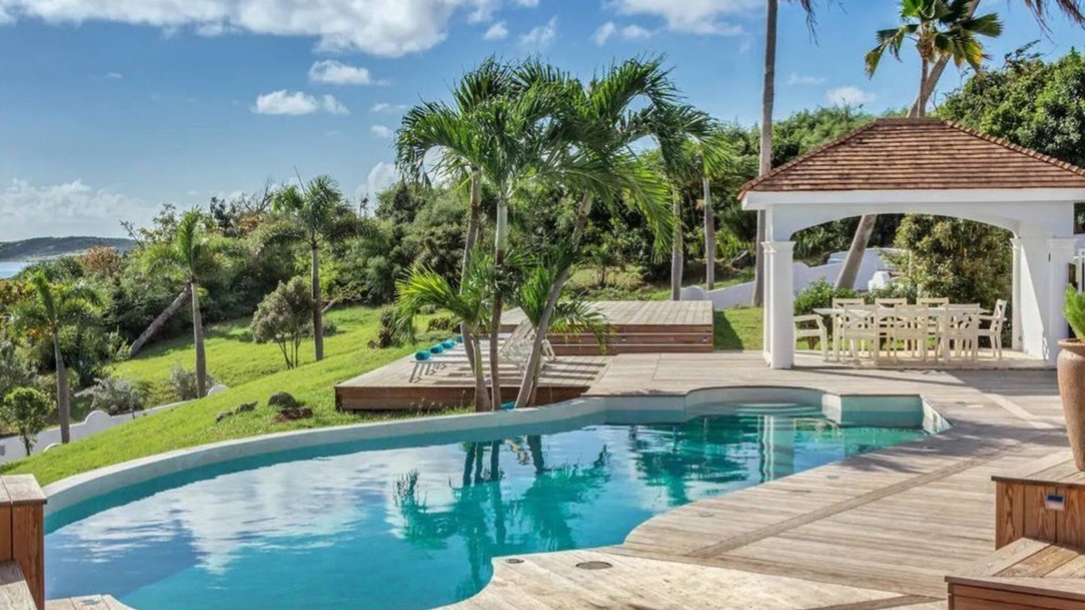 Orient Bay Villa | Villa Beauvoir: Sunrise & Ocean View