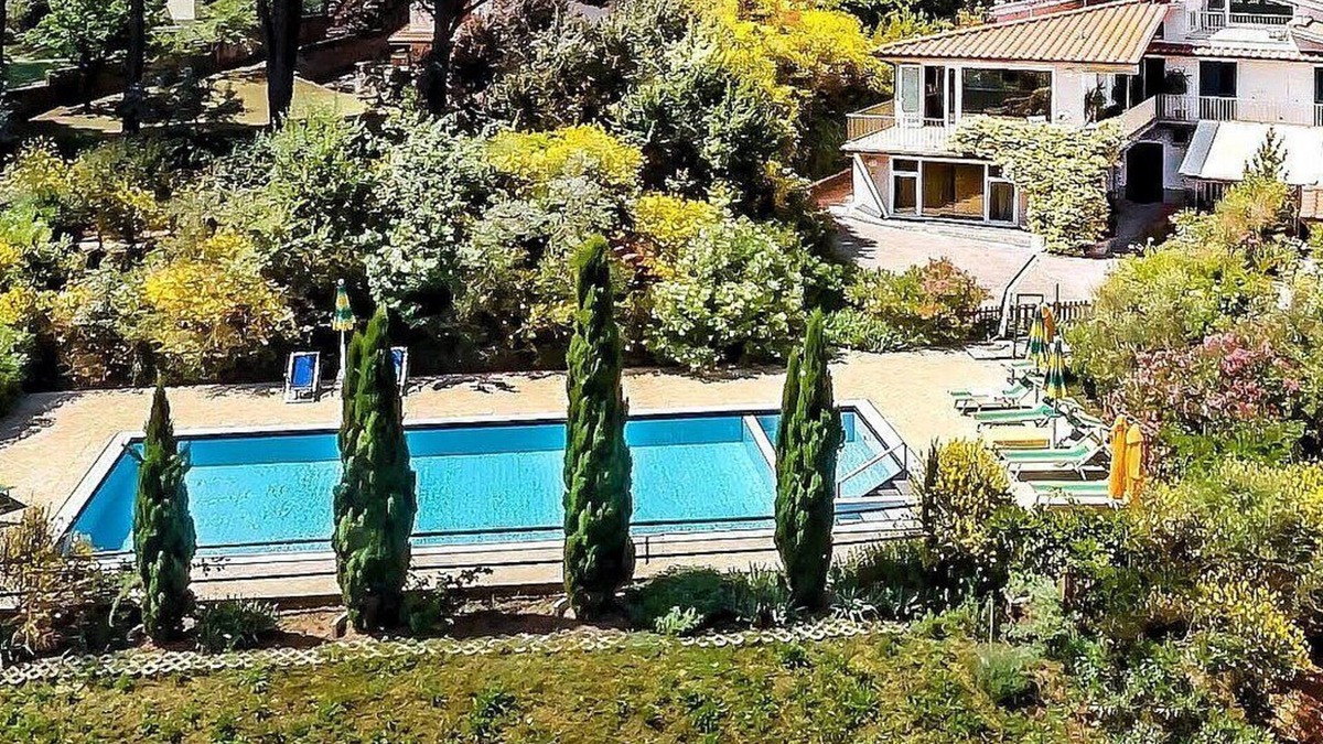 Bobolino House | Villa Begonia: A charming two-story apartment that is part of a villa located on top of a small hill, with Free WI-FI.