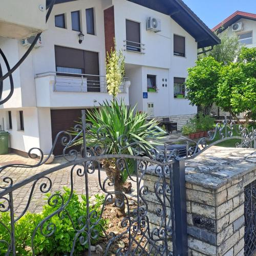 Mali Radic House | Villa Behić