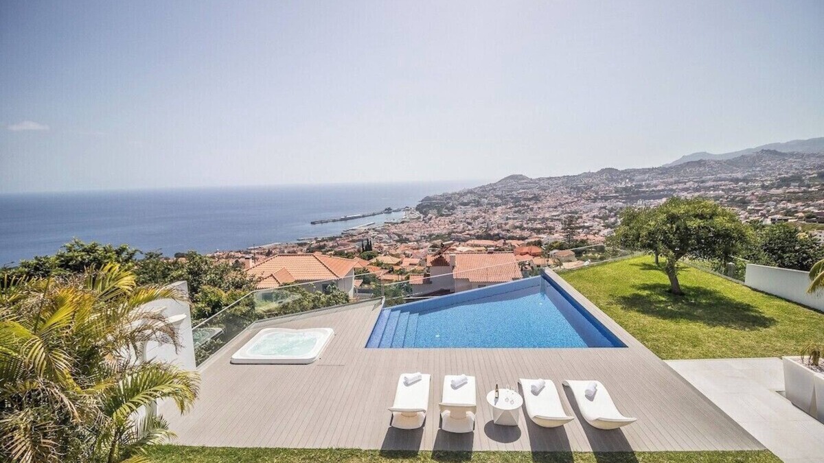 Santa Maria Maior Villa | Villa Bela - Splendid villa with jacuzzi, heated pool, AC - by Allure Villas