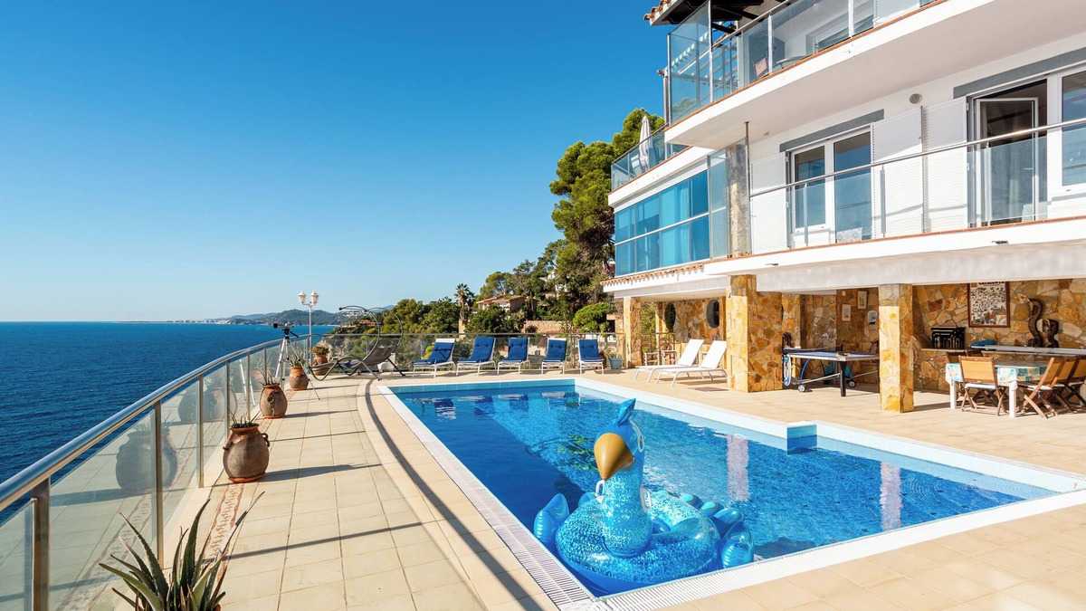 Lloret de Mar Villa | Villa Bergantin with Sea View, Pool & Wi-Fi