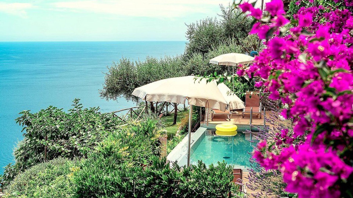 Ravello Villa | Villa Bernardetta Grande: A bright and elegant three-story villa which faces the sun and the sea, with Free WI-FI.