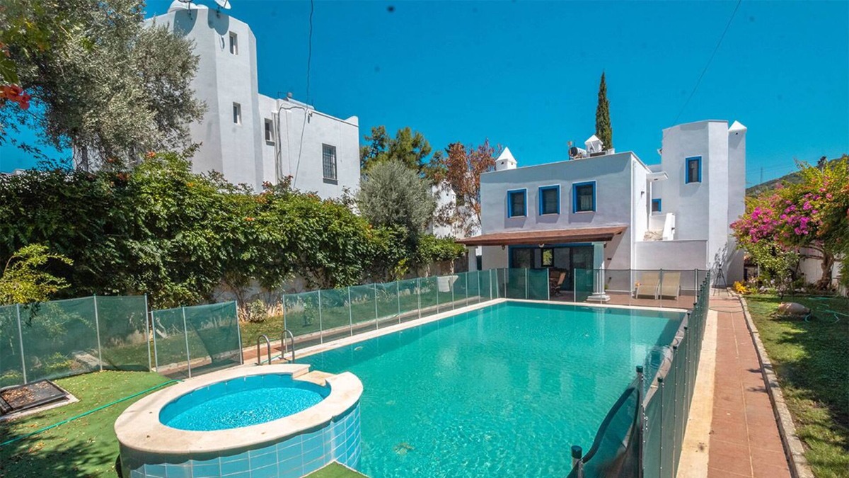 Torba House | Villa Beyefendi, private pool, sleeps 8