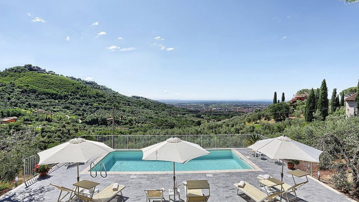 Margine Coperta-Traversagna Villa | Villa Biancavite: An elegant two-story villa situated in a quiet location, a few minutes from the town center, with Free WI-FI.