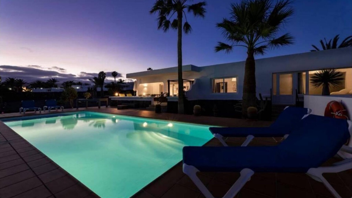 Puerto Calero Villa | Villa Bianca - Sol, Lava y mar