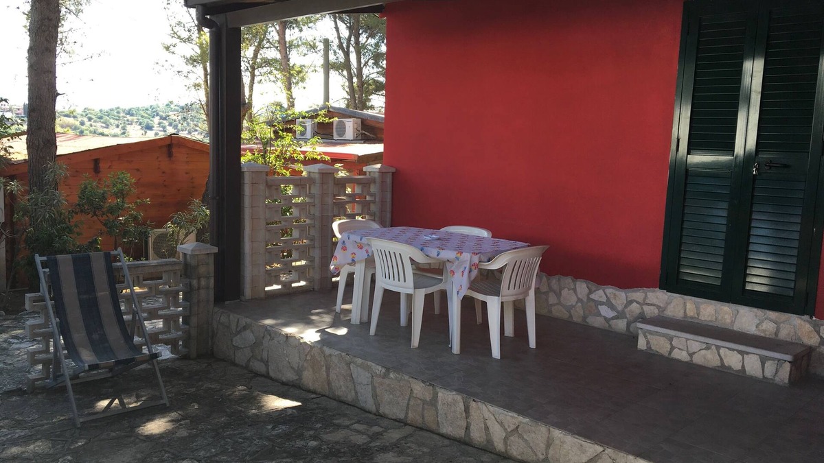 Defensola Apartment | VILLA BILOCALE ORCHIDEA B 1 bedroom, living room with 2 beds and kitchenette