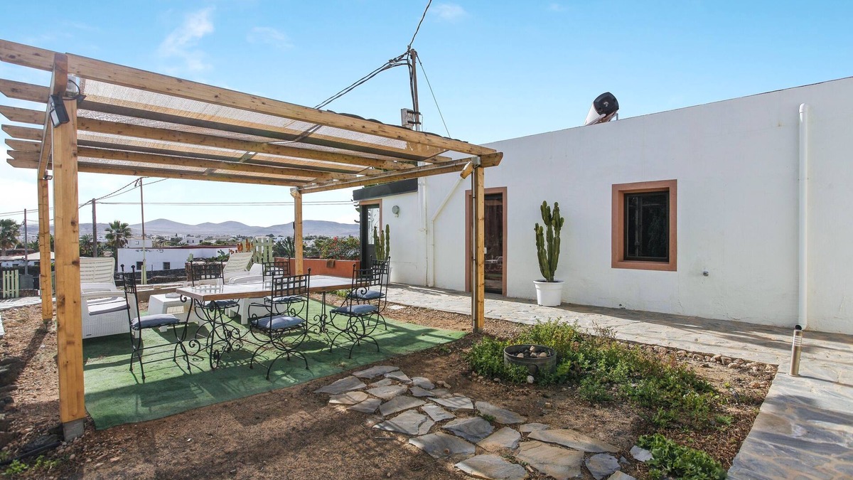 Lajares Villa | Villa "Bioenergika Luna" with Fibre Optic Wi-Fi, Terrace, Mountain View & Garden
