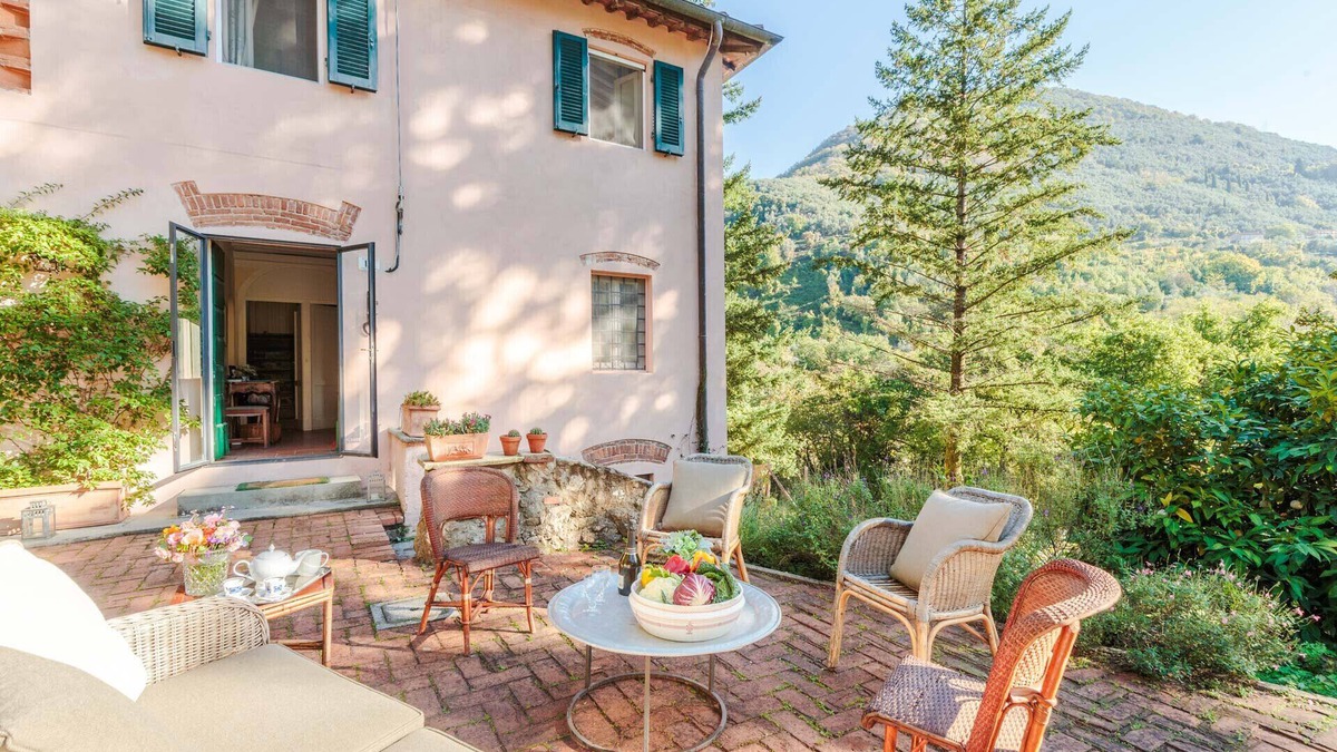 Camaiore Villa | Villa Birdsong, among the Woods in Camaiore