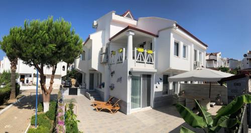 Kadnlar Denizi Mahallesi Villa | Villa Blue By The Pool, Near Sea