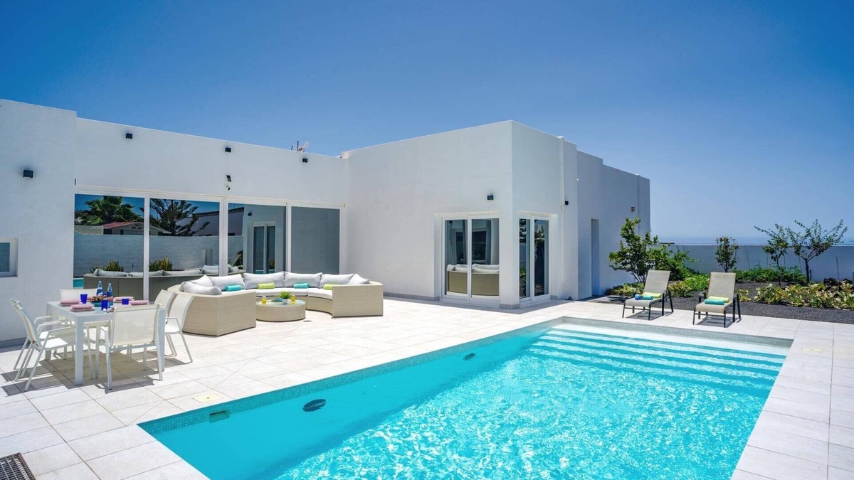 Costa Teguise Villa | Villa Bolboreta by Villa Plus