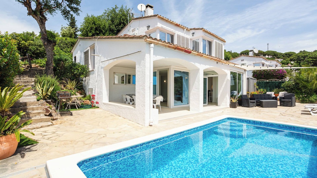 Tossa de Mar Villa | Villa 'Bouganvilla' with Sea View, Wi-Fi and Air Conditioning