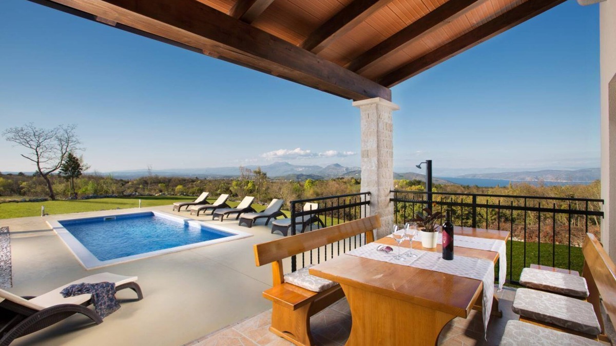 Bartici Villa | Villa Bura