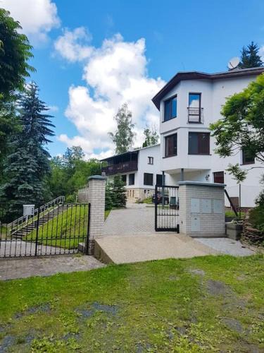 Zlutice Villa | Villa By the Creek