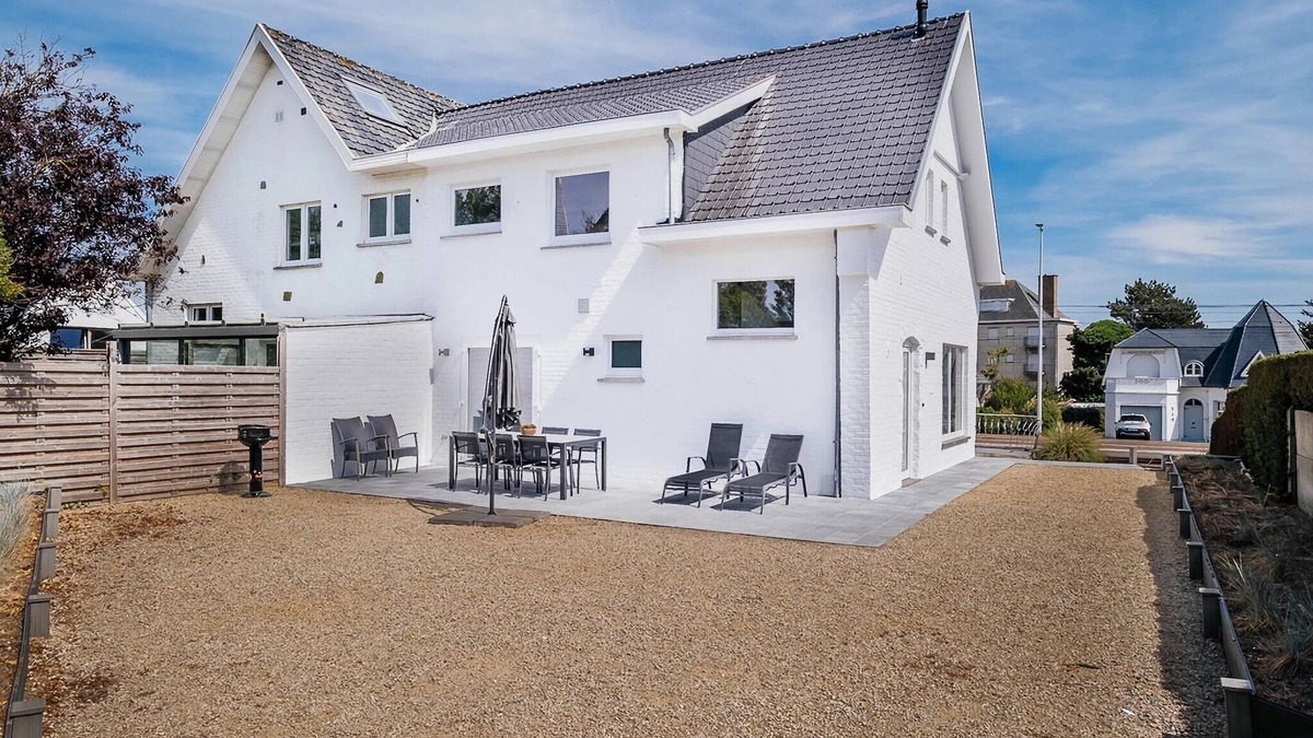 Koksijde-Bad Villa | Villa by the Sea in Belgium with Sunny Terrace