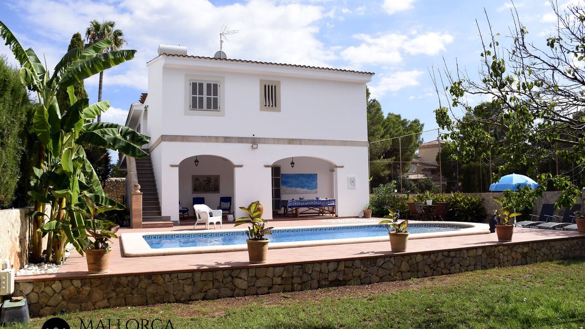 Porto Cristo Ski Chalet | Villa Ca's Nin Pool and views
