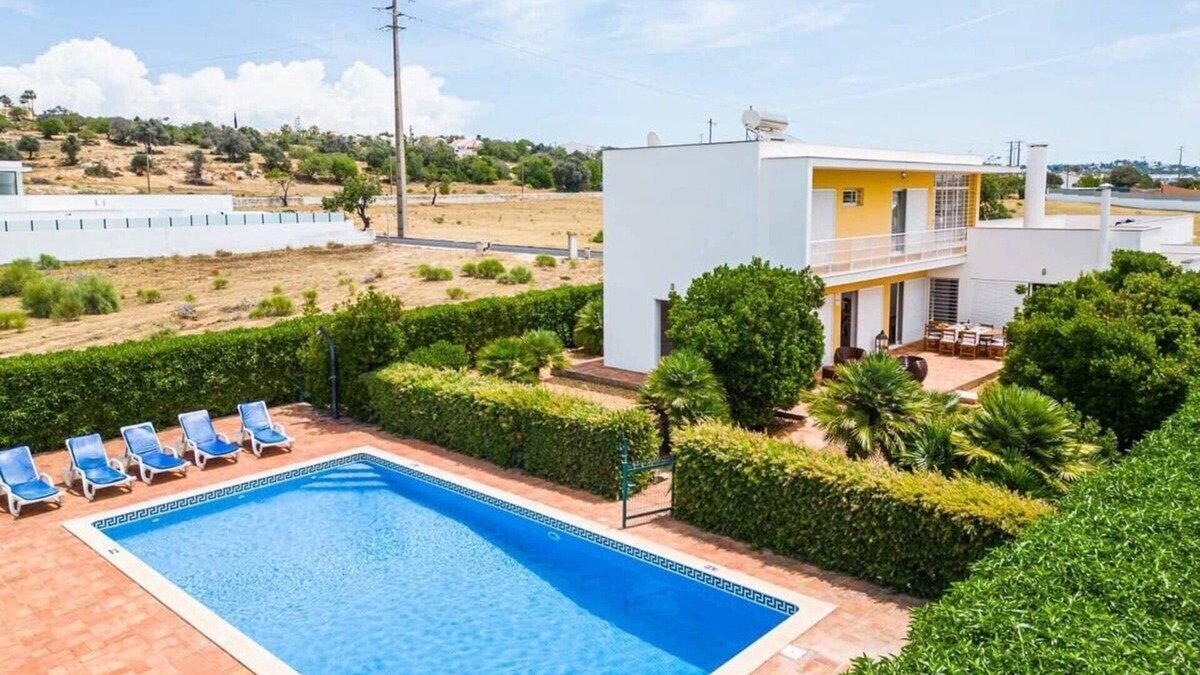 Salgados Villa | Villa Caixinha 2 - Modern villa - By Salgados beach, shops, bars, and restaurant