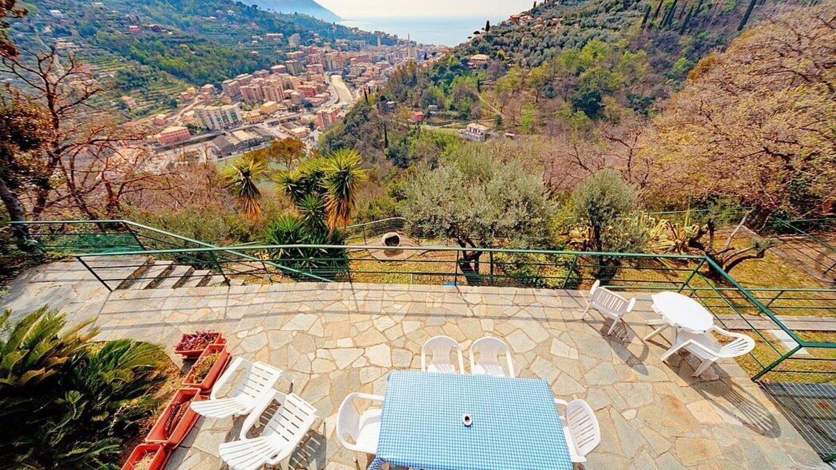 Recco Villa | Villa Calida, fully refundable with voucher*: A welcoming three-story villa which faces the sun and the sea, with Free WI-FI.