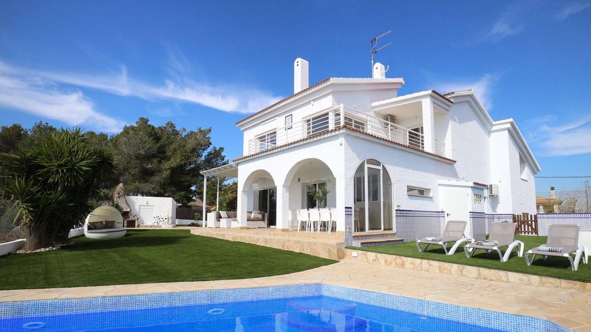 Sant Pere de Ribes Villa | Villa California with Spectacular Sea Views and Private Pool