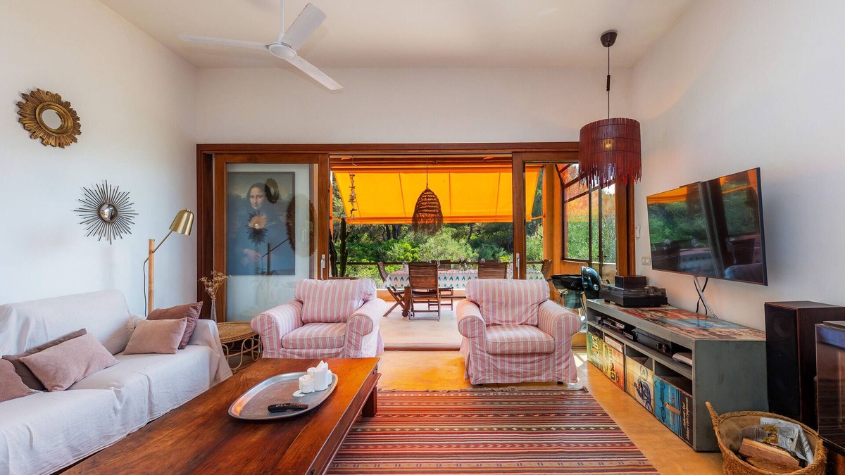Urbanizacion S'Estanyol Villa | Villa 'Cals Bascos' with Sea View, Private Terrace and Wi-Fi