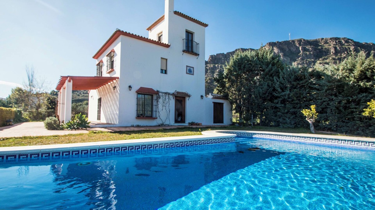 Alora Villa | Villa "Caminito del Rey" with Mountain View, Pool, Garden, Air Conditioning & Wi-Fi