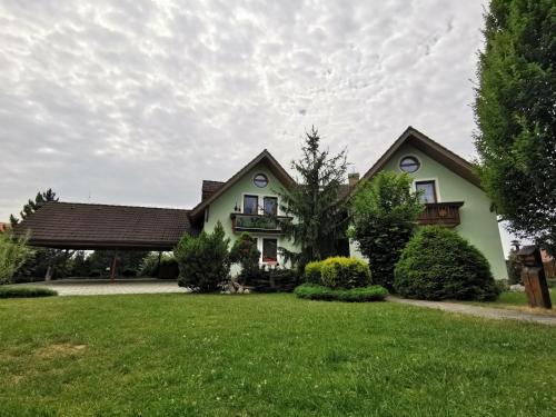 Nova Lesna Apartment | Villa Capri