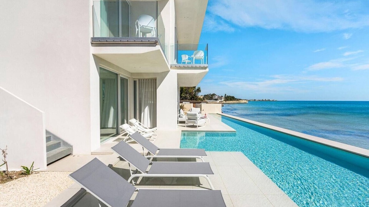 Noto Marina Villa | Villa Carissima - Private seafront villa with pool
