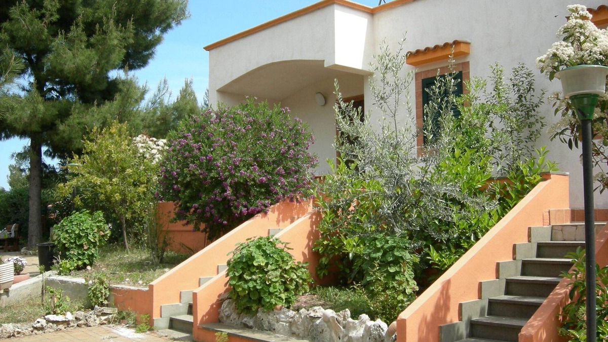 Defensola House | VILLA CARLA A Two-room apartment with garden