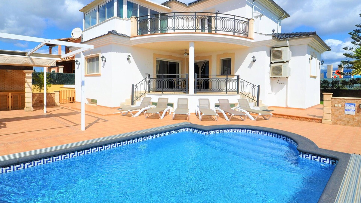 Pont d'Inca Villa | Villa 'Carmela' with Private Pool, Wi-Fi and Air Conditioning