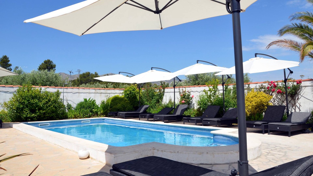 El Perello Villa | Villa Carpe Diem with six suites, private pool and landscaped garden.