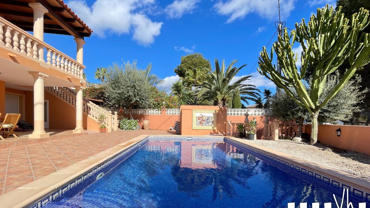 Moravit Villa | Villa CARRASQUETA in Moraira – 5 bedrooms, private pool, barbecue and terraces with views. 800 metres from the beach.