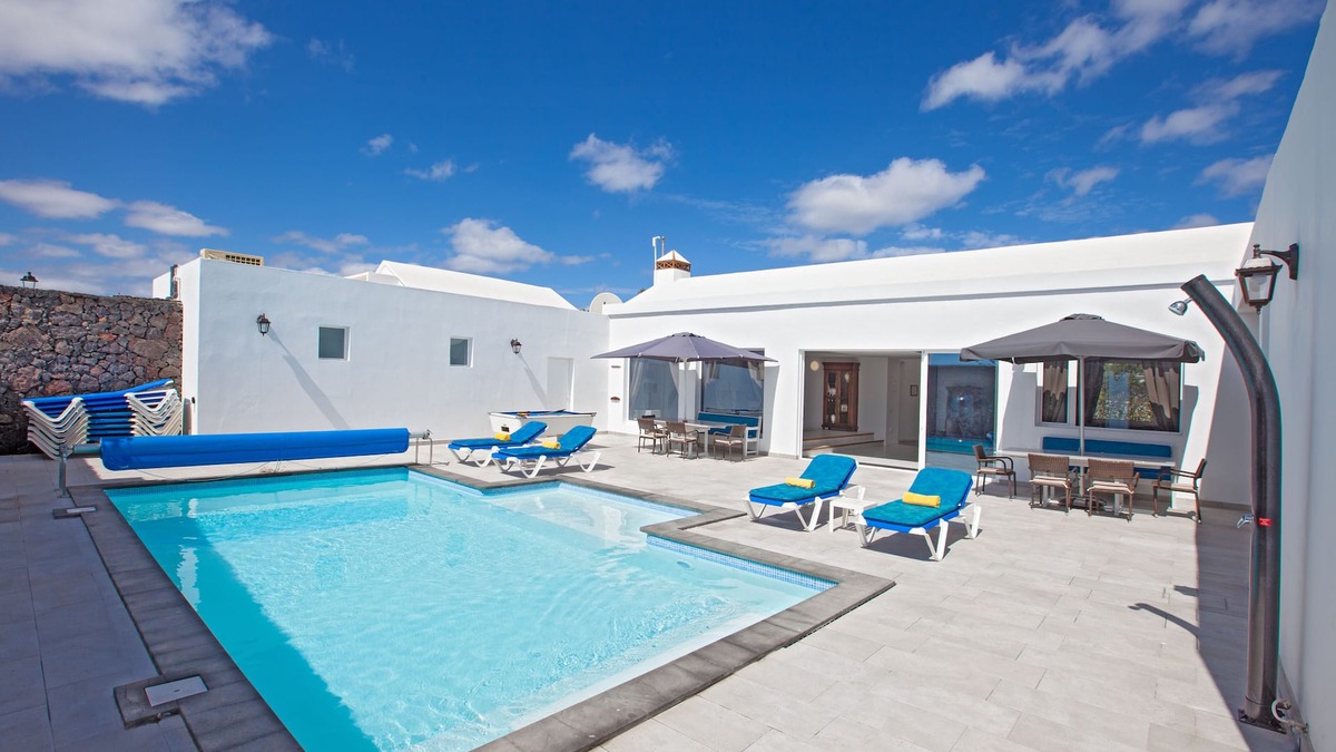Los Mojones Villa | Villa Cartaphilus 6 bedrooms, 4 bath, free A/C, Electric heated pool, Pool table