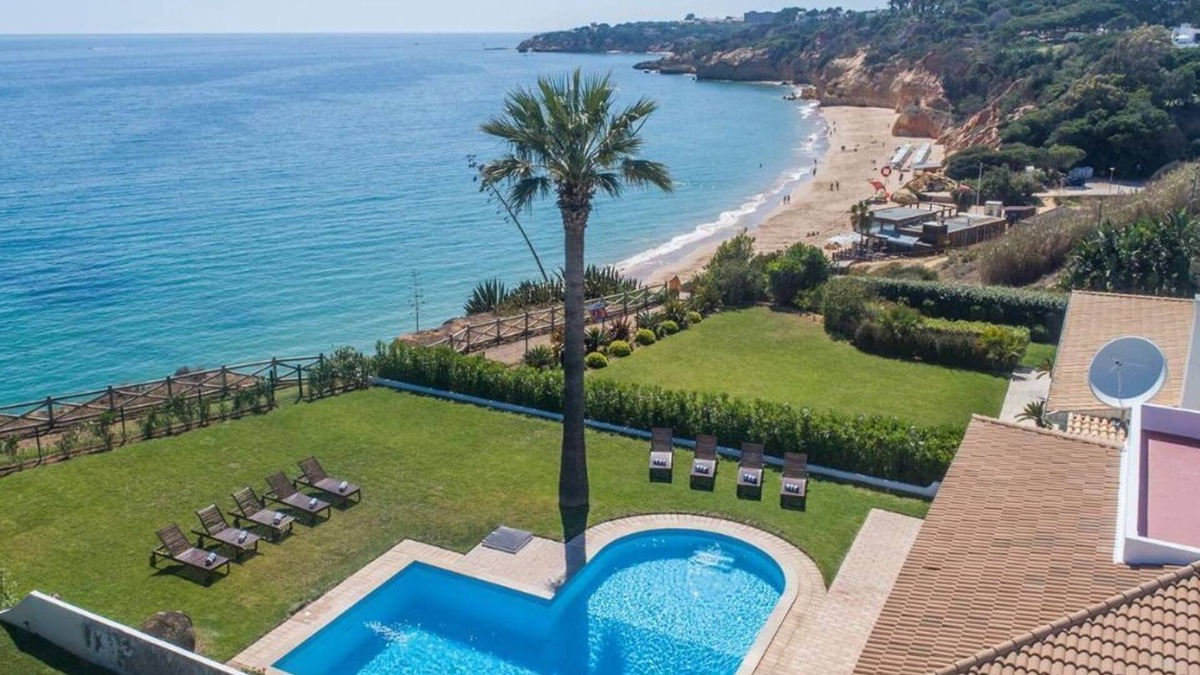 Olhos D'Agua House | Villa Casa Amendoeiras by LovelyStay