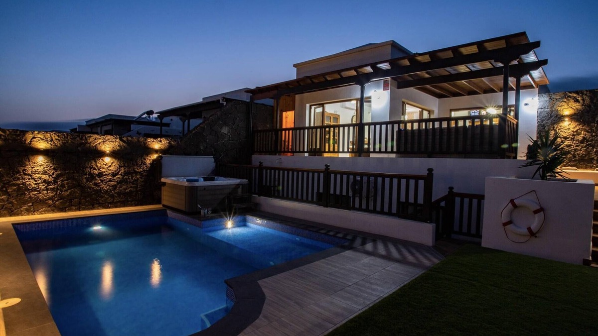 Playa Blanca Villa | Villa "Casa Blanca" with Sea View, Private Pool & Wi-Fi
