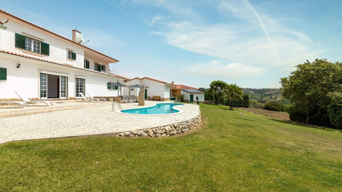 Ribamar House | Villa Casa Branca I Spacious Retreat for 12p