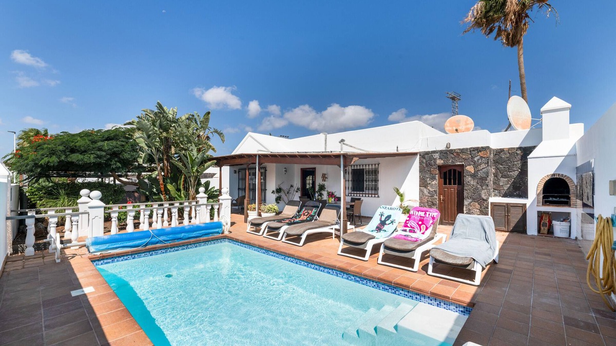 Puerto del Carmen Villa | Villa 'Casa Colleen' with Heated Pool, Terrace, Garden, Wi-Fi & AC